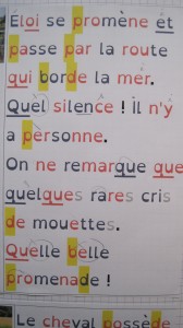 texte avec police adaptée et syllabes en couleur